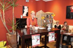 Autorenlesung mit Barbara Petermann im Caféhaus-Ambiente.