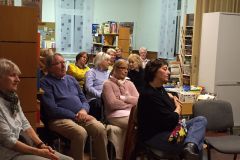 Barbara Petermann in der Bibliothek Hainburg